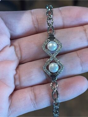 Silver Tone Pearl Accent Bracelet